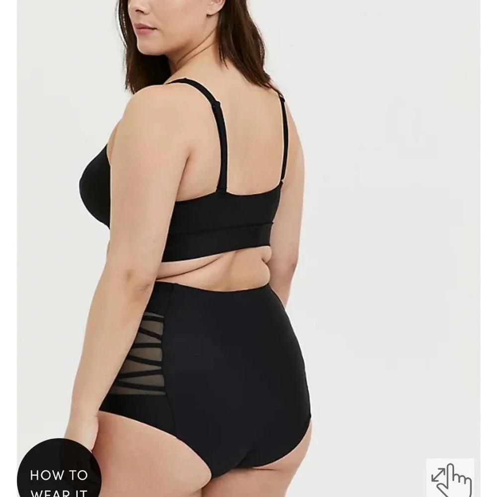New! Torrid sz‎ 4 Deep V Triangle Swim Suit Bathing Top 4X